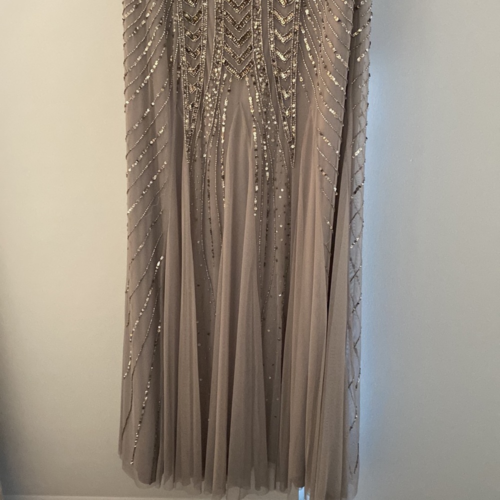 Evening Elegant long dress Très chic design Grey sequence with a flair bottom . - Picture 8 of 17